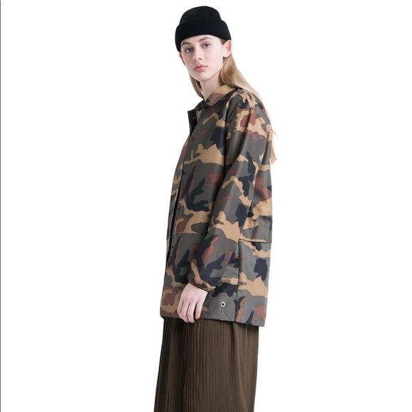 Herschel NWT Women’s Voyage Long Coach Jacket Woodland Camo Print Size Medium - Picture 12 of 15
